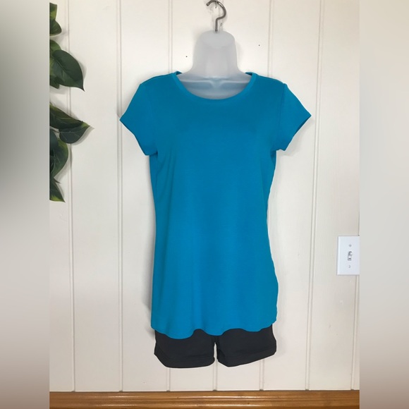 jcpenney Tops - Ladies JCPenney Blue Round Neck Blouse
Size Large 12 - 14
Stretch Material 
100…